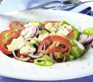 Yunan Köy Salatası (Höriatiki)